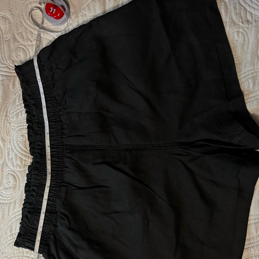 H&M Black High Waist Shorts with Sleek Design